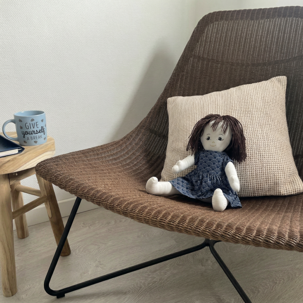 Cabinet d'hypnothérapie à Belfort - fauteuil d'accueil cosy pour séance d'hypnose et thérapie brève