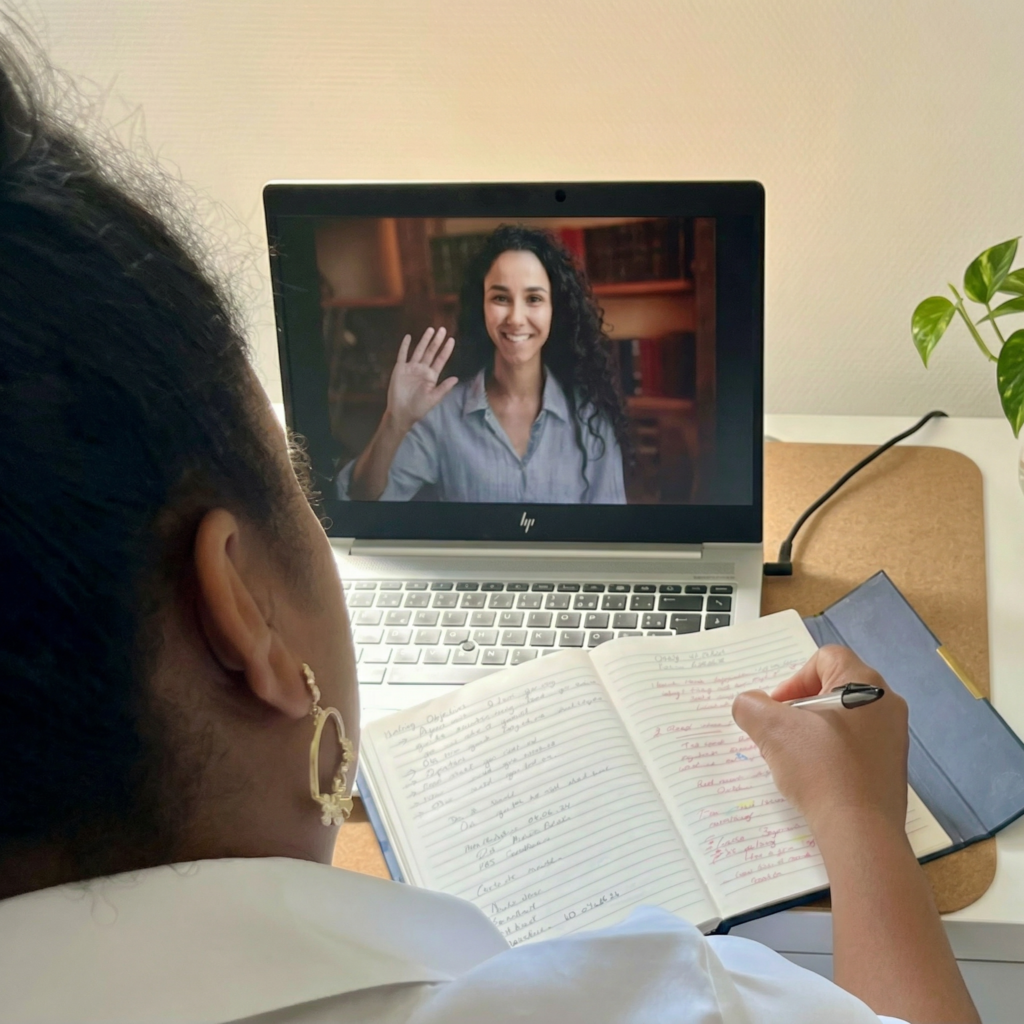 Séance d'hypnose et thérapie brève en ligne par visioconférence avec Resika Narain, hypnothérapeute